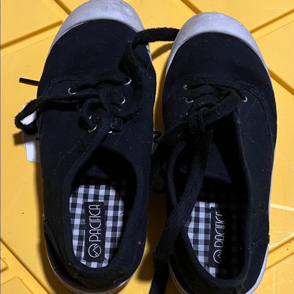 Pacifica Kids Black and White Sneakers